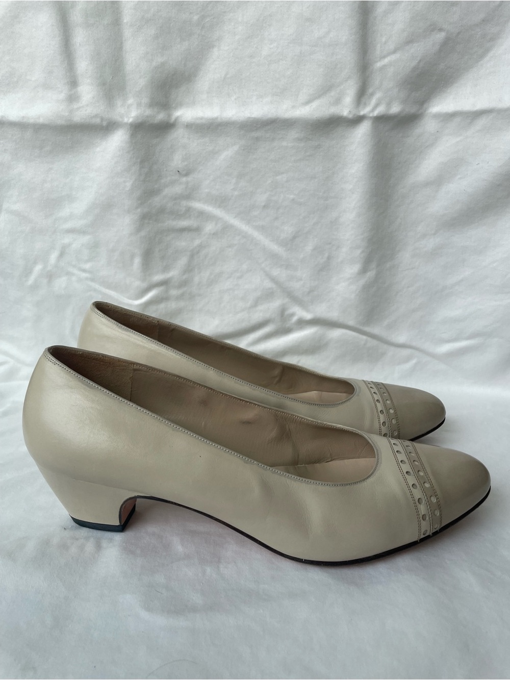 Vintage Ferragamo Taupe Leather Perforated Cap Toe Kitten Heels